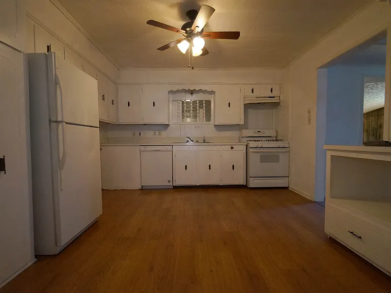 301 Hill Side St — Photo 6