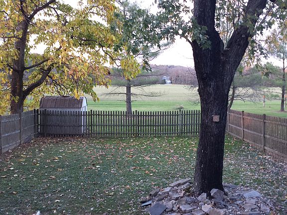 Rear fenced yard