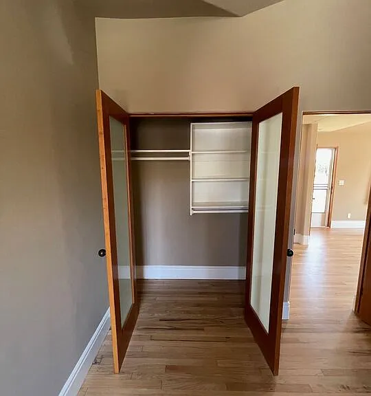 8503 Lilienthal Ave — Photo 14