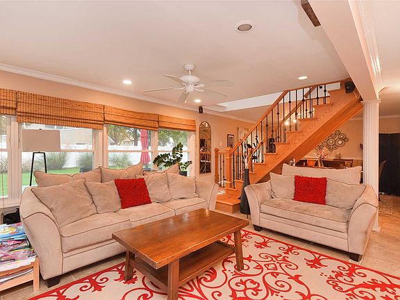 4th image of 2 Woodgreen Ln