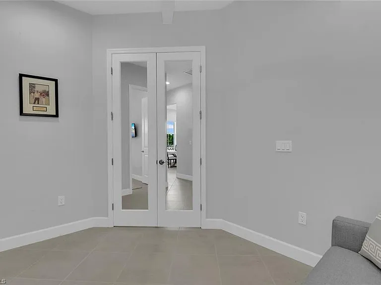 7124 Saona Ct — Photo 20