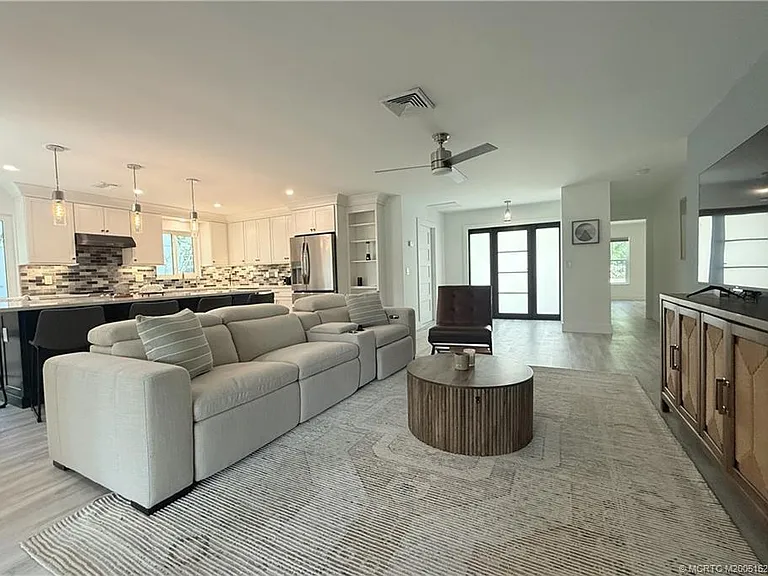 1196 SE Saint Lucie Blvd — Photo 9