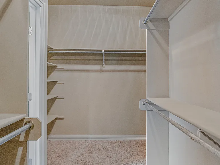 713 Saint Martin Ln — Photo 37