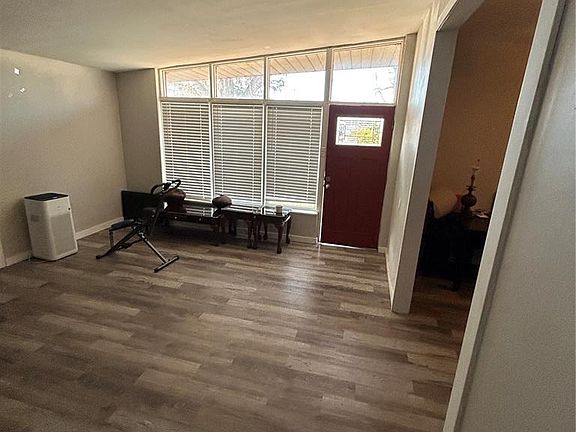 4th image of 2052 Sun Valley Dr