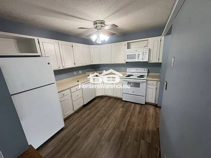 301 Kathy Ln NE — Photo 6
