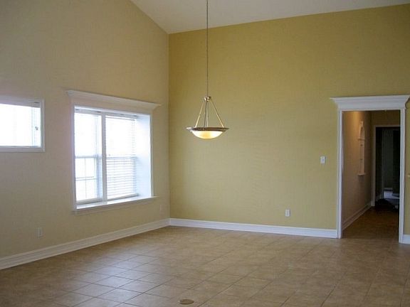 4th image of 4927 Heritage Park Blvd