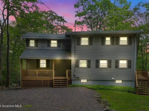 61 S Lehigh River Dr, Gouldsboro, PA 18424