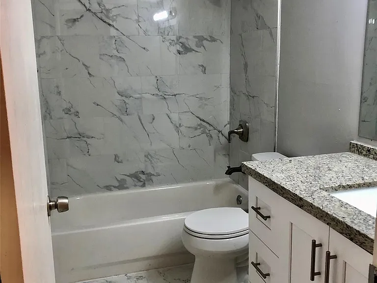 500 NE 2nd St #215 — Photo 19