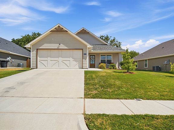 5th image of 211 Clover Cir