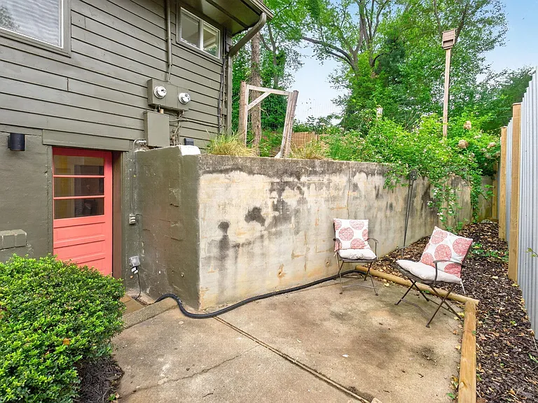 1408 Baker St #B — Photo 2