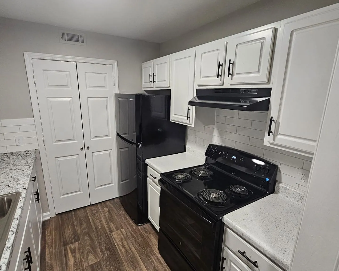 Chelsea Court Apartments — Photo 1
