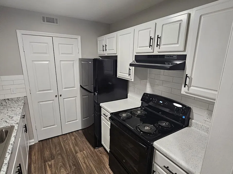 Chelsea Court Apartments
