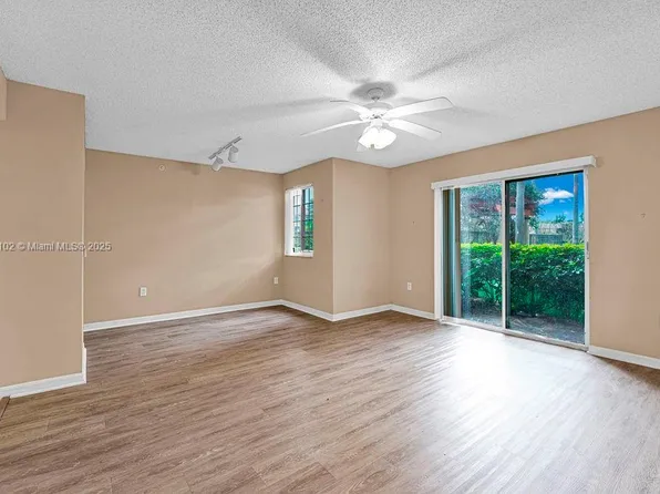 4195 N Haverhill Rd APT 302, West Palm Beach, FL 33417