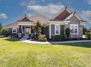 S84W33185 Brown Bear Ln, Mukwonago, WI 53149