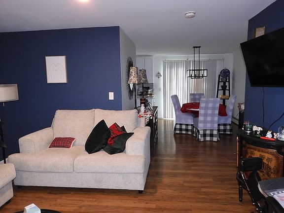 4th image of 945 Riverside Dr APT 5B