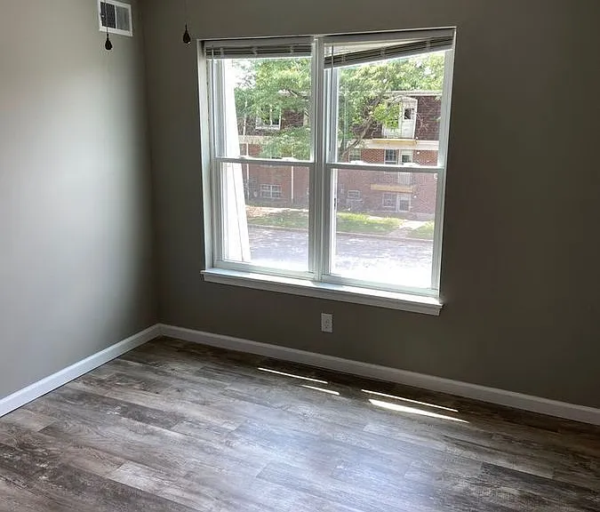 904 Georgian Dr #L — Photo 8