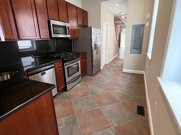 3rd image of 1521 S Charles St