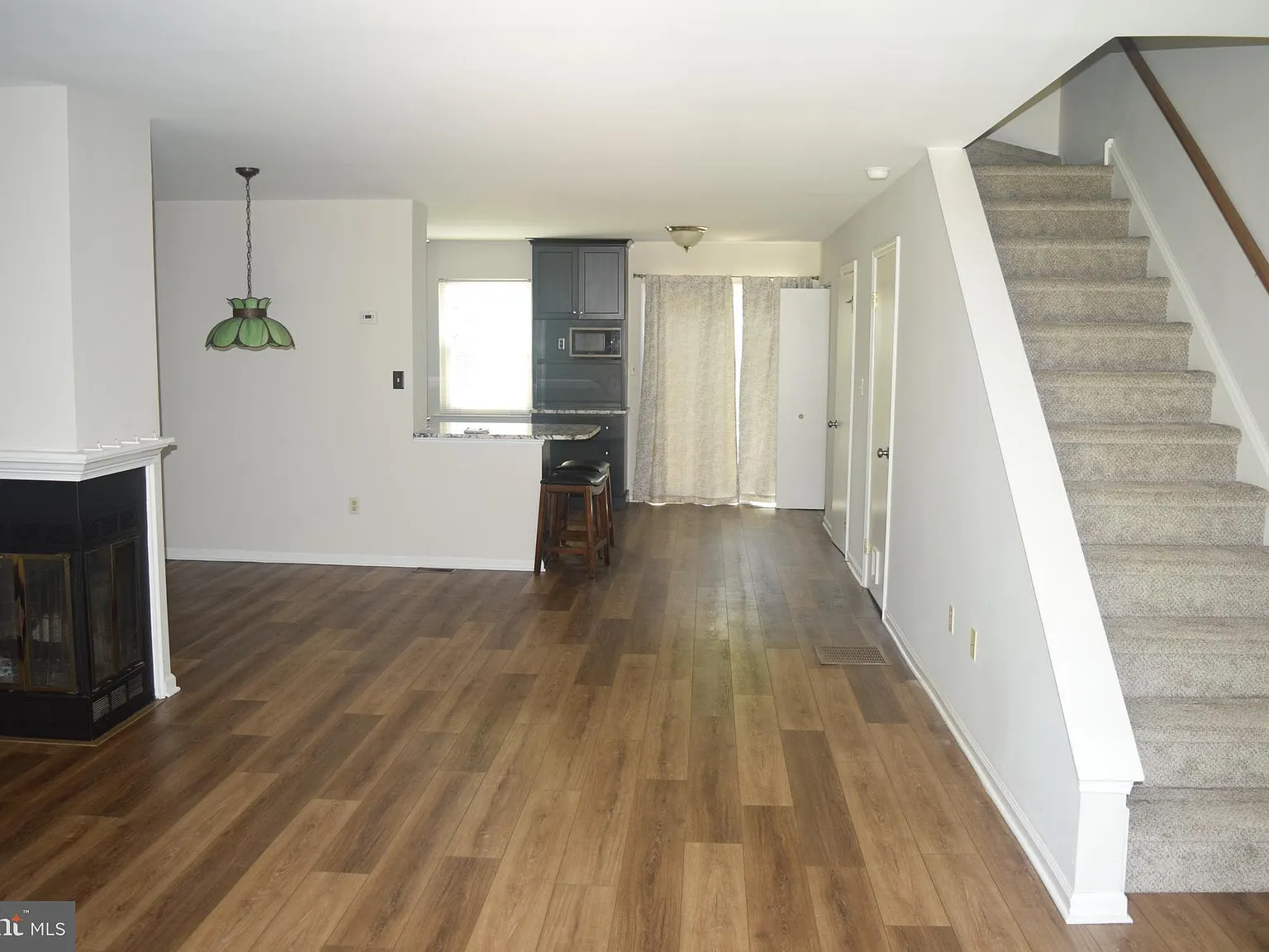 3 bed, 2.5 bath, 2028 sqft, $2,950 — Photo 2