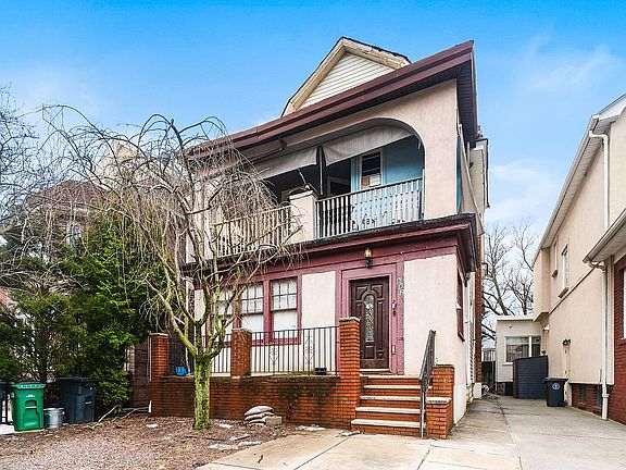 3rd image of 882 E 10th St