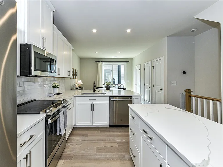 408 Tristram Ln — Photo 8