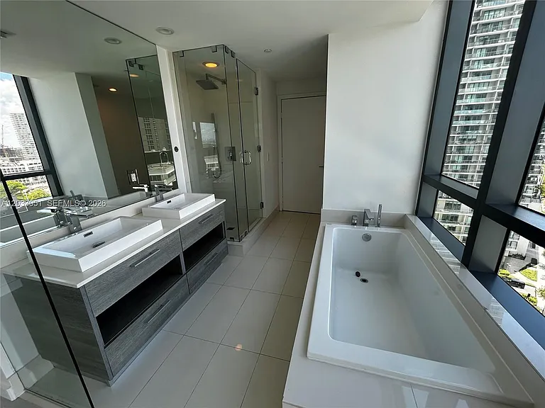 650 NE 32nd St #1608 — Photo 6