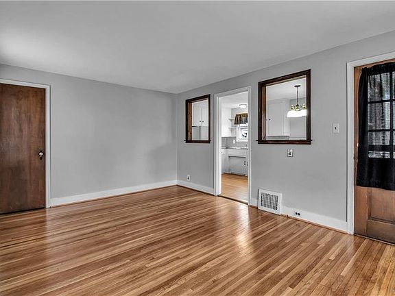 3rd image of 85 Oakridge Ave