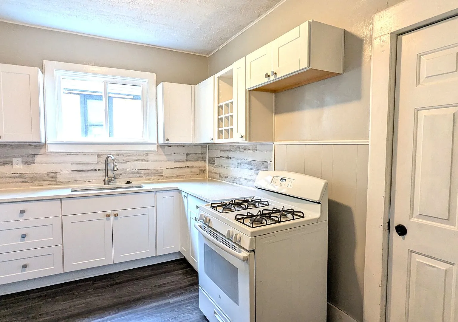 1176 Sanford St. — Photo 2