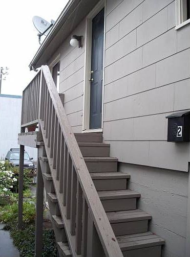Stairs leading to Apt