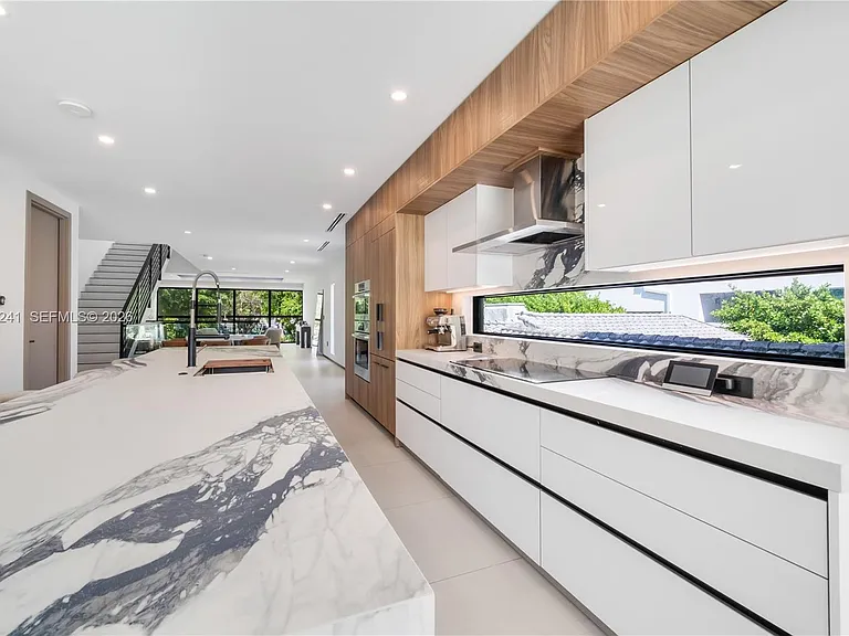 420 SW 15th Rd — Photo 13
