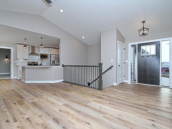 4th image of 4102 Barbaro Ave