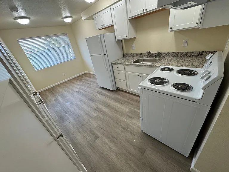 2215 Elm St SW — Photo 36