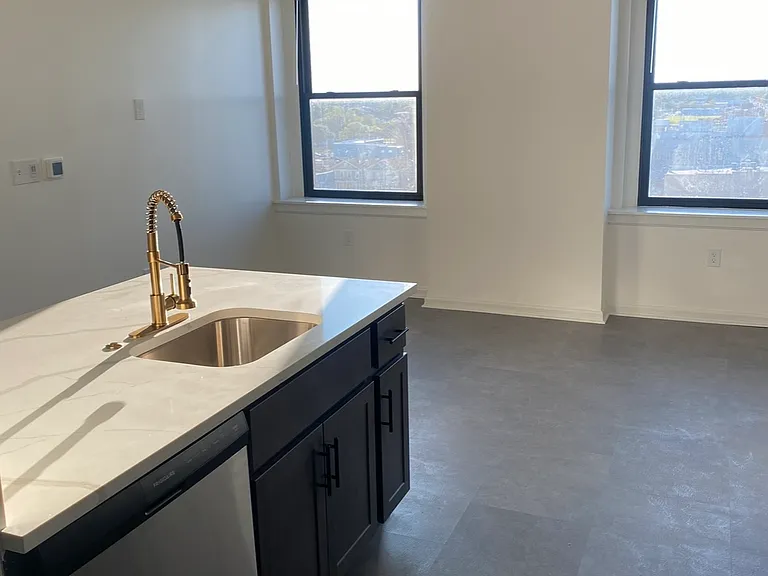 505 Washington St #7B — Photo 2