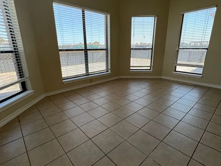 13913 Dasmarinas Dr — Photo 27