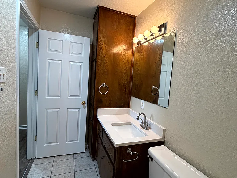 2302 Wales Cir #A — Photo 8