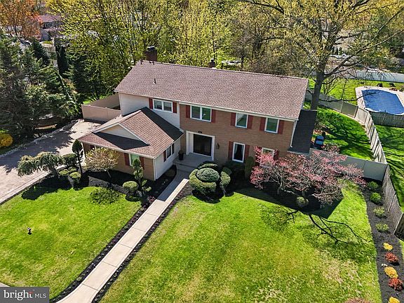 2nd image of 521 Kings Dr