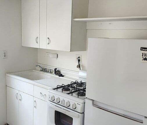 5th image of 1910 Mears Ave #4
