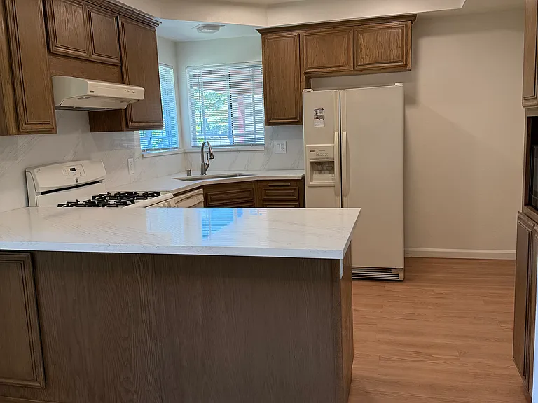 11544 Potter St — Photo 13