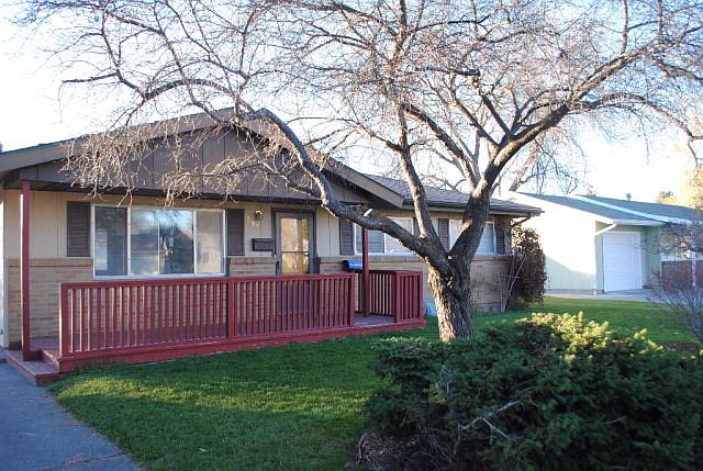 1st image of 385 Valley Dr
