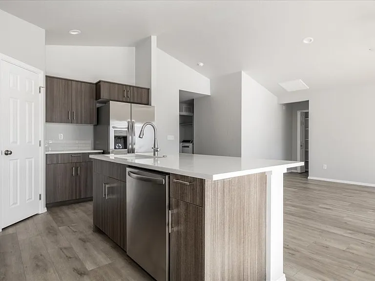 Kitchen Alternate View 4