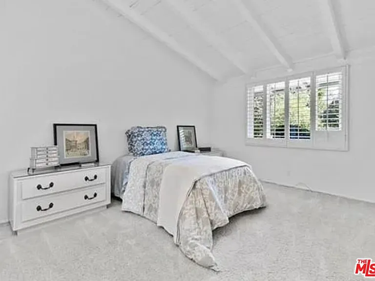 4363 Hayvenhurst Ave — Photo 48