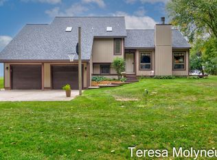 15581 40th Ave, Coopersville, MI 49404