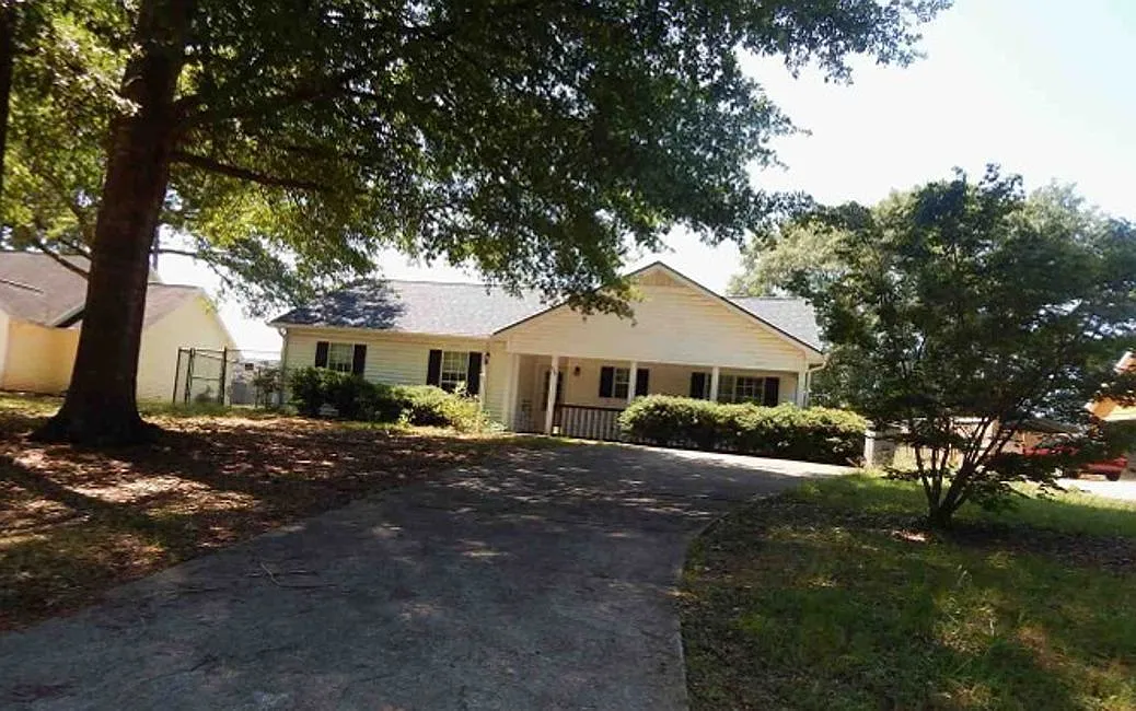 438 Brookstone Dr photo 1