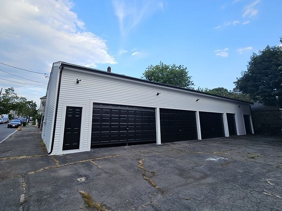 2nd image of 60 Willow St