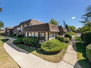 5600 Santa Cruz Dr, Hanover Park, IL 60133