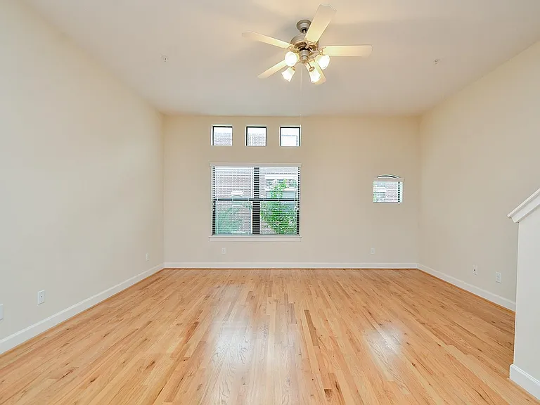 11315 S Main St #301 — Photo 17