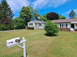 6682 Oakridge Dr, Waterford, MI 48329