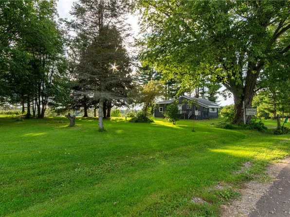 19 Perry Dr, Parish, NY 13131