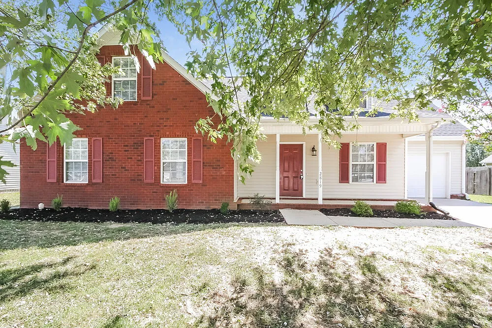 3 bed, 2.0 bath, 2070 sqft, $2,555 — Photo 1