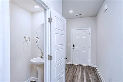 206 Telford Dr #1 — Photo 2
