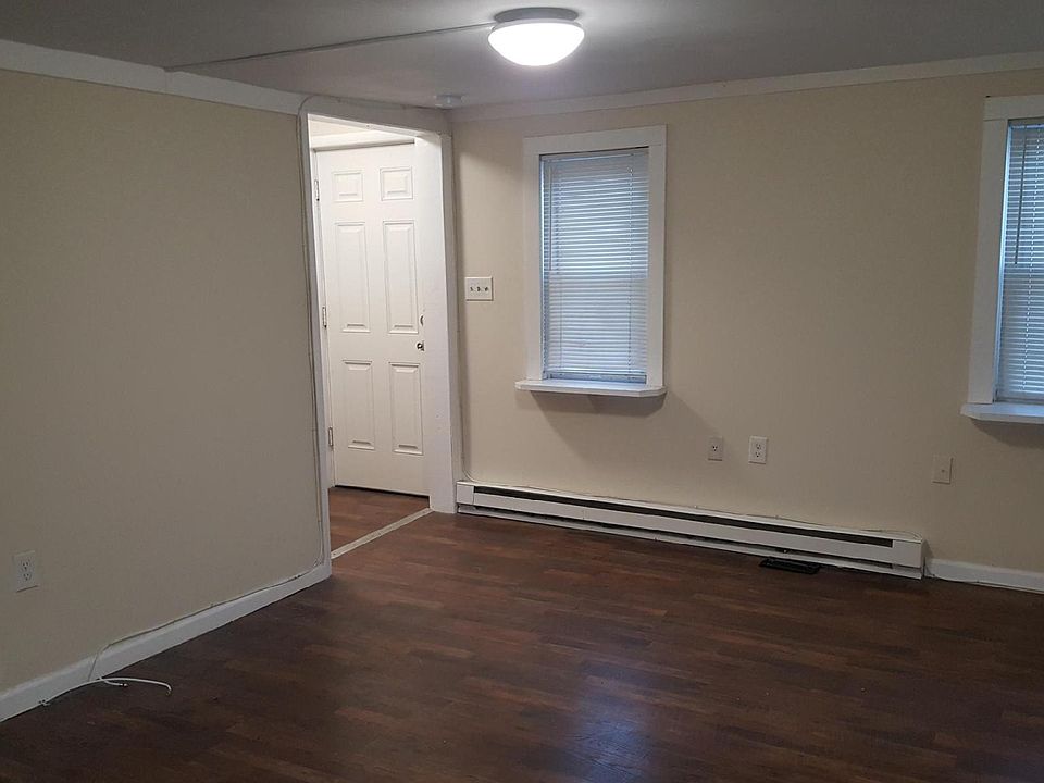 1st image of 3046 Main St APT 1R